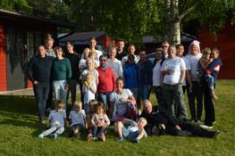 Gruppfoto på familjelägret